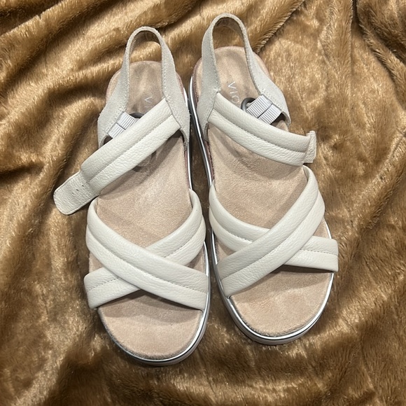 Vionic Sandals! - Picture 4 of 7